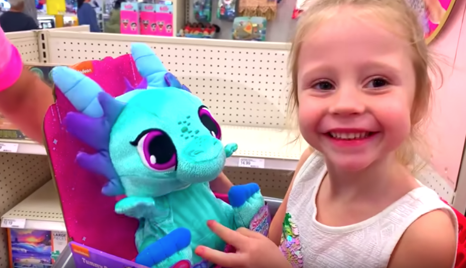 Настя Радзинская с папой. Фото скриншот youtube.com/watch?v=r9AC5MEnKCs Настя Радзинская с папой. Фото скриншот youtube.com/watch?v=r9AC5MEnKCs