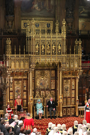Елизавета II обратилась к парламентариям. Фото AFP