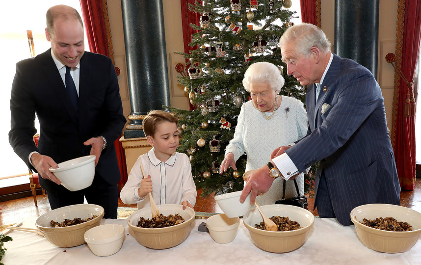 Принц Джордж приготовил праздничный пудинг в рамках благотворительной кампании. Фото Getty