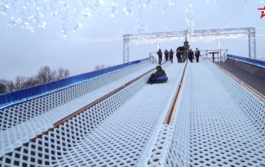 В Кронштадте открыли бесплатную 80-метровую тюбинговую горку. Фото скриншот видео www.tvzvezda.ru