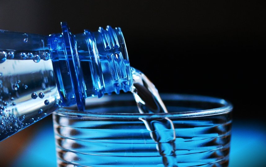 Минеральную воду можно условно разделить на столовую и лечебную. Фото Pixabay