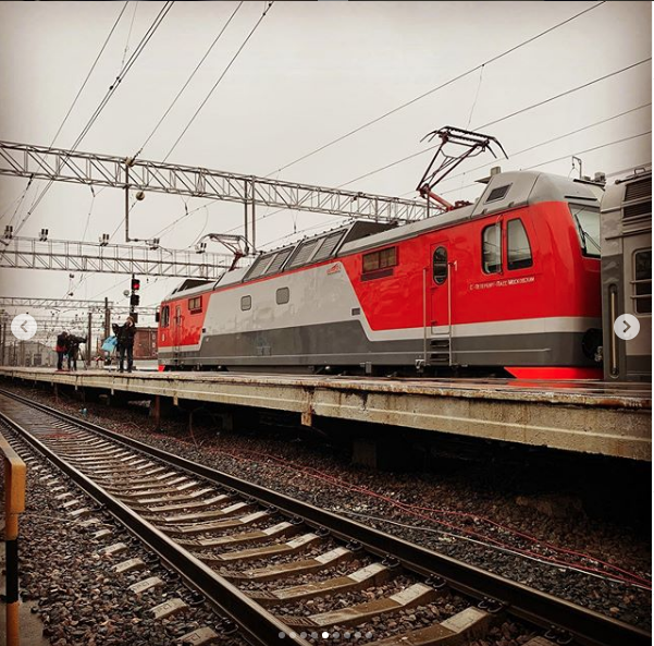 Фото поезда "Таврия". Фото https://www.instagram.com/mikhail_rzd/, "Metro"