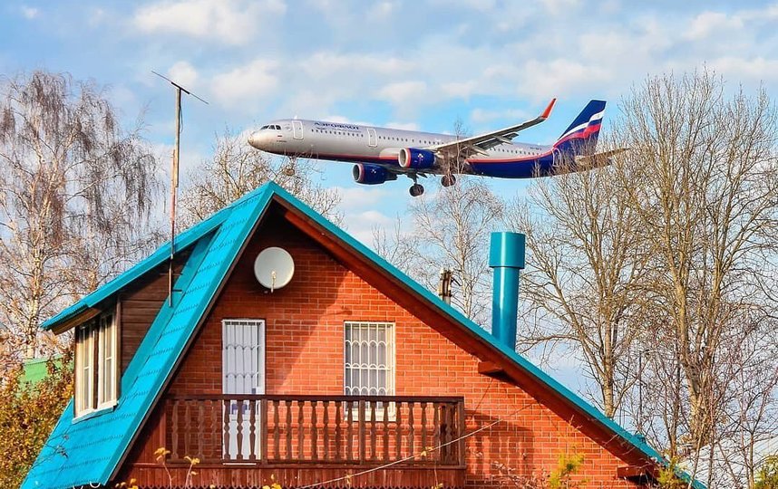 В Роспотребнадзор часто обращаются жители Москвы и области, недовольные шумом пролетающих над их домами самолётов. Фото instagram @mitinogorsk