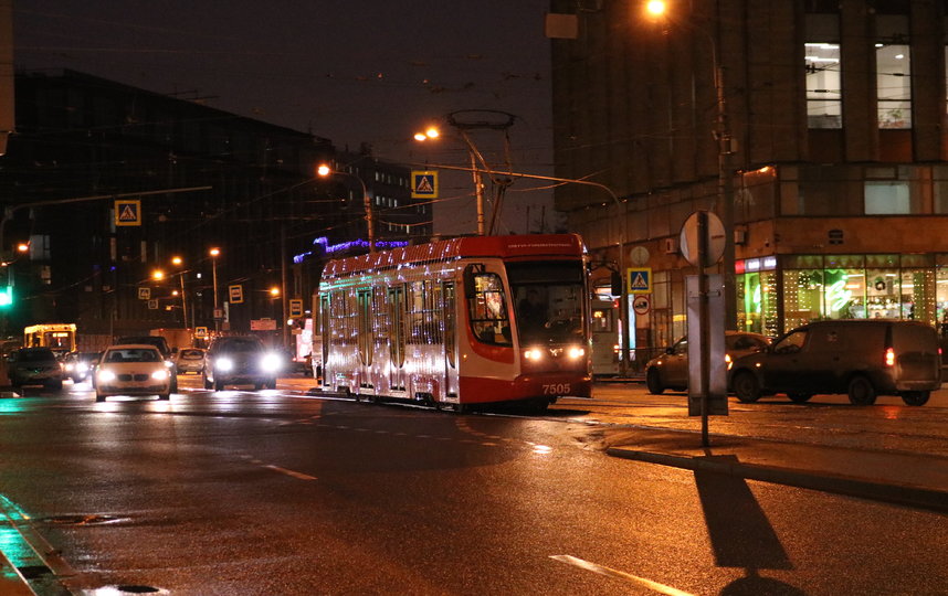 Трамваи "призывают" новогоднюю погоду в город. Фото СПб ГУП «Горэлектротранс»,, Предоставлено организаторами