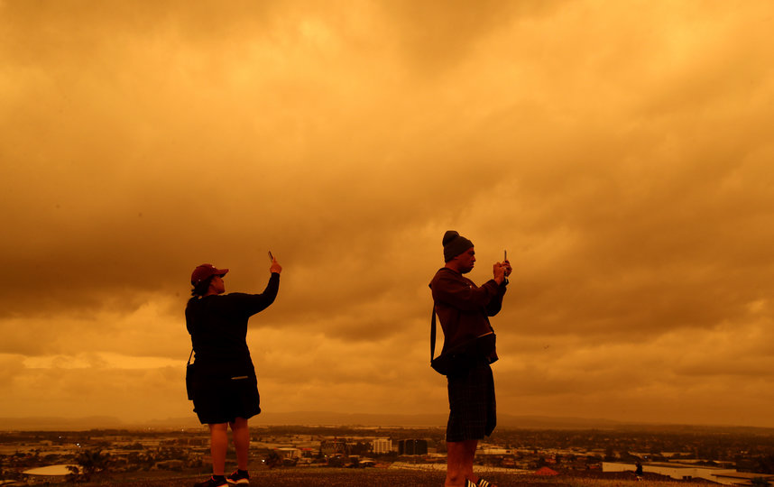 Небо Окленда окрасилось в оранжевый цвет. Фото Getty
