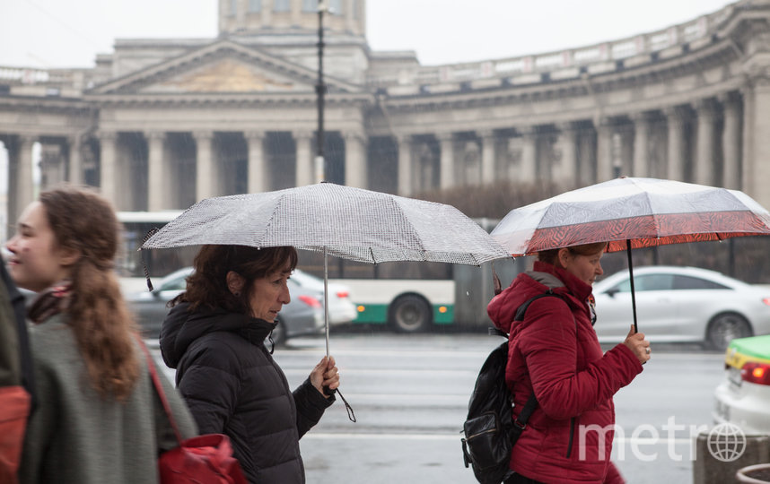 Зонты убирать надолго синоптики не советуют. Фото Святослав Акимов, "Metro"