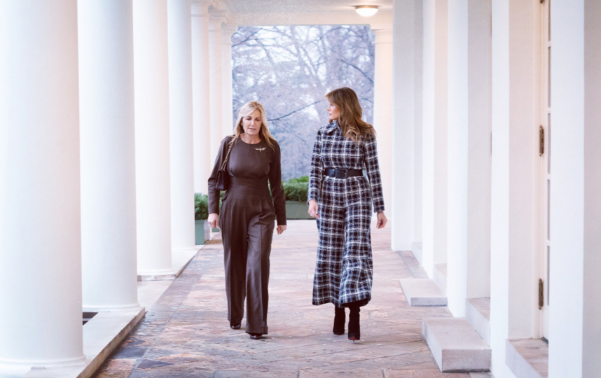 Дональд и Мелания Трамп встречали в Белом доме премьер-министра Греции с женой. Фото https://twitter.com/FLOTUS/status/1214935168525443077, "Metro"