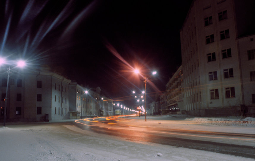 Ночь на проспекте Ленина в городе Якутске. Фото РИА Новости