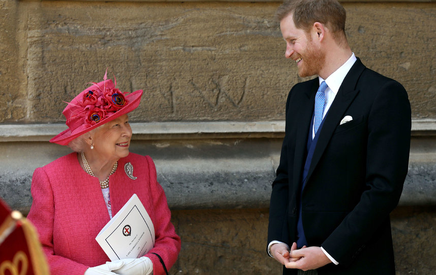 Королева Елизавета II с принцем Гарри. Фото Getty