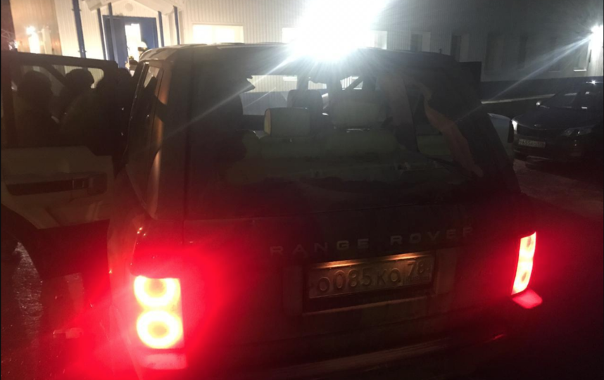 Полиция со стрельбой задержала угонщика люксового внедорожника на КАД