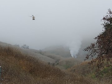 На снимке виден дым - это место крушения вертолёта. Фото AFP