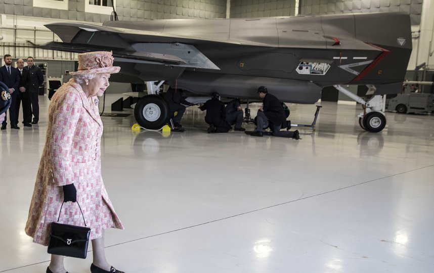 Королева Елизавета II посетила базу Мархэм в Норфолке. Фото AFP