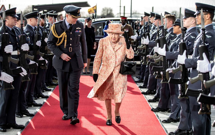 Королева Елизавета II посетила базу Мархэм в Норфолке. Фото AFP