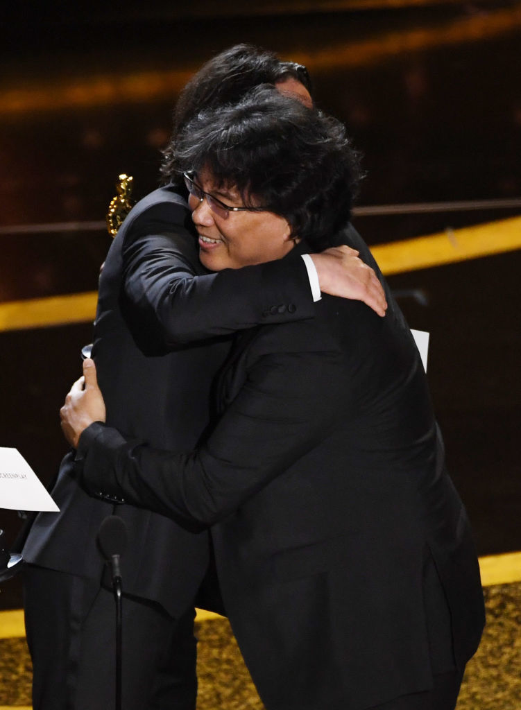 Киану Ривз на "Оскаре" с Дайан Китон вручали премию за "Лучший сценарий". Ее получил фильм "Паразиты". Фото Getty