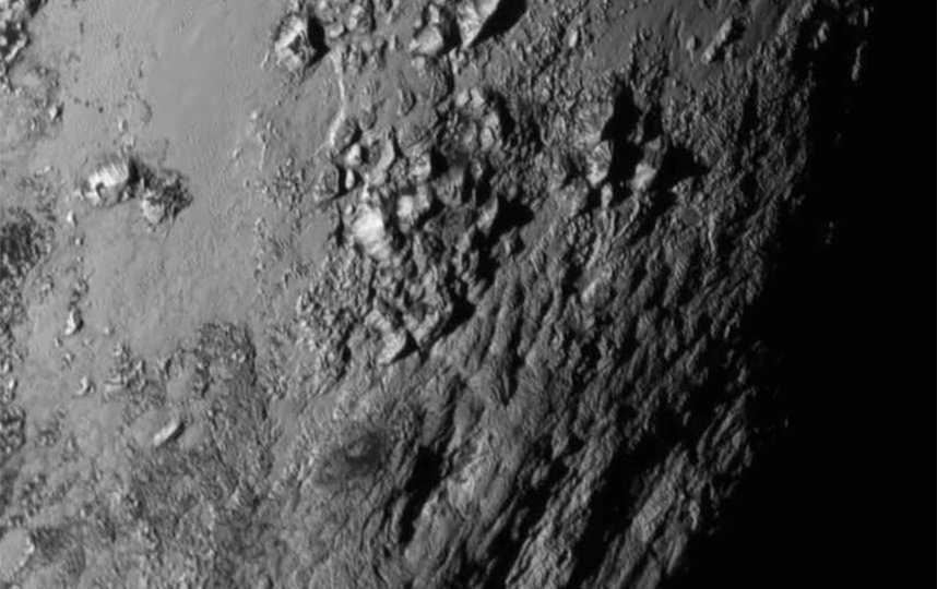 Детальная фотография поверхности Плутона, сделанная с расстояния 12 555 км. Фото Getty
