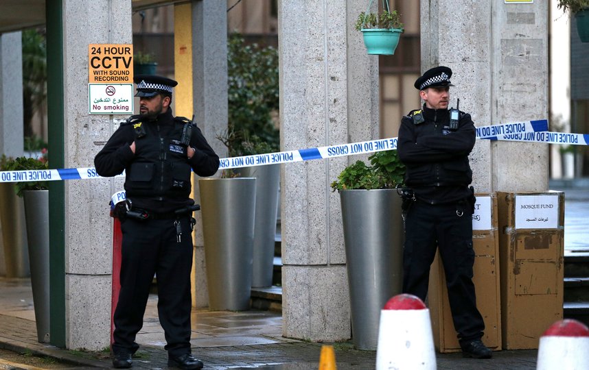 В Лондоне мужчина с ножом напал на прихожан мечети. Фото AFP