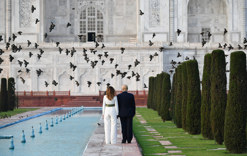 Дональд и Мелания Трамп посетили мавзолей-мечеть Тадж-Махал. Фото AFP
