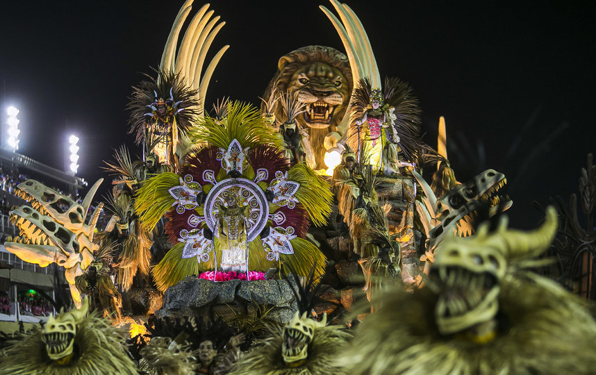 Неотъемлемой частью ежегодного шествия являются потрясающие декорации. Фото Getty