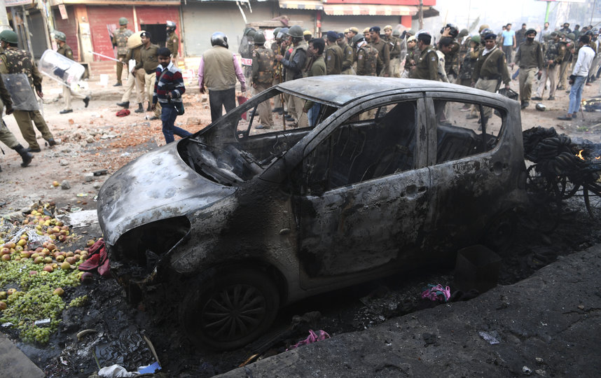 90 человек пострадали во время беспорядков в Нью-Дели. Фото AFP