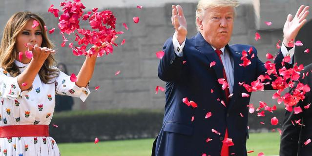 Дональд и Мелания Трамп посетили мемориал Радж Гхат. Дональд и Мелания Трамп посетили мемориал Радж Гхат.