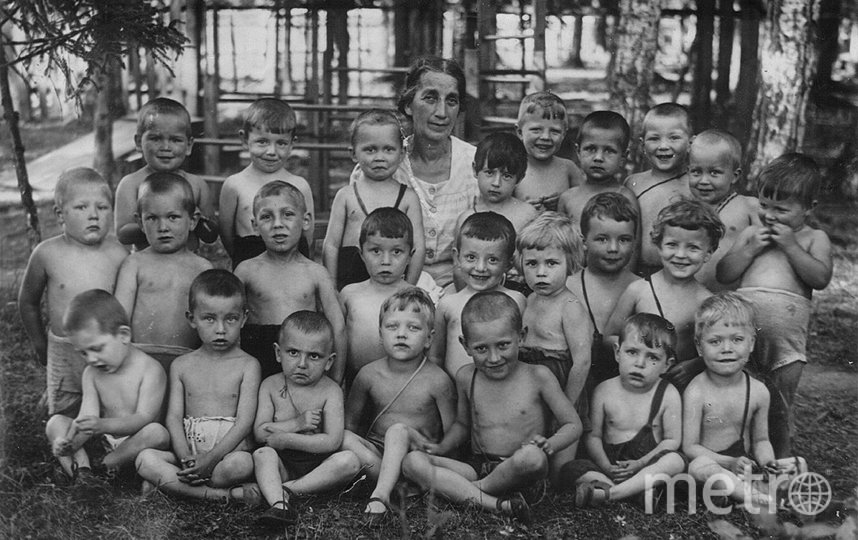 Дмитрию Достоевскому 4 года. На фото - справа в нижнем ряду. Фото из личного архива семьи Достоевских, "Metro"