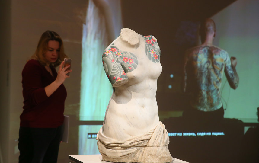 Работа «Венера» итальянского художника Фабио Виале обыгрывает знаменитую древнегреческую скульптуру. Фото Василий Кузьмичёнок
