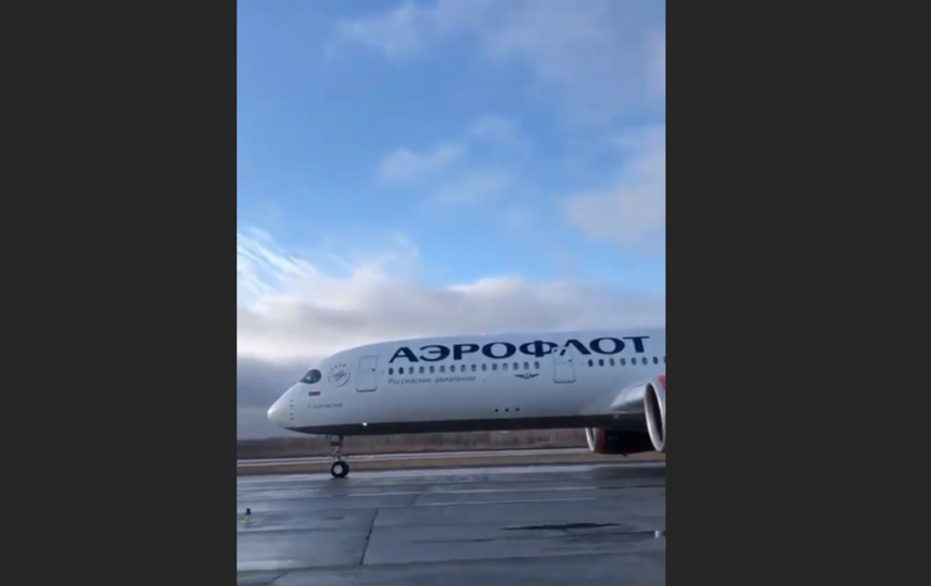 Первый в России Airbus A350 побывал в Петербурге. Фото https://www.instagram.com/pulkovo_airport/, "Metro"