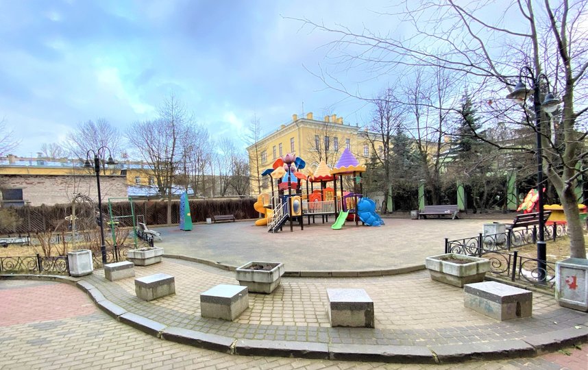 Детская площадка на Невском, 88. Фото mytndvor, vk.com