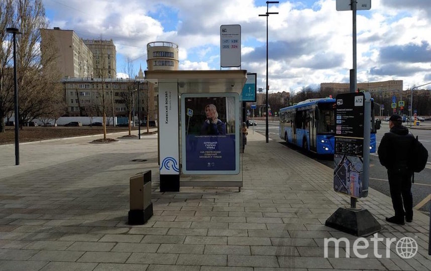 Социальная реклама размещена на остановках городского транспорта, рекламных билбордах и газетных киосках. Фото ЦОДД, "Metro"