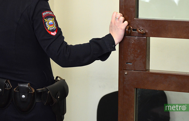  Вооруженного москвича задержали за попытку расплатиться поддельной купюрой и скрыться на такси. Фото Василий Кузьмичёнок