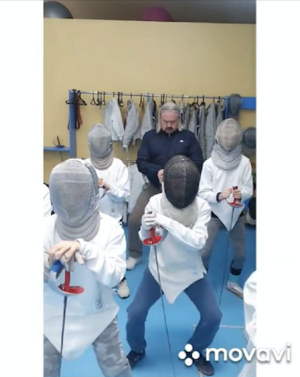 Тренеры Барнаульского фехтовального клуба сняли Uno с учениками. Фото instagram @Absout_club