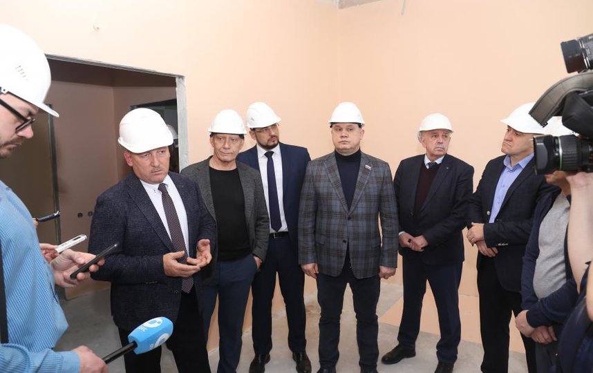 Депутаты заксобрания Новосибирской области проконтролировали строительство перинатального центра в рамках мониторинга реализации нацпроектов в НСО. 
