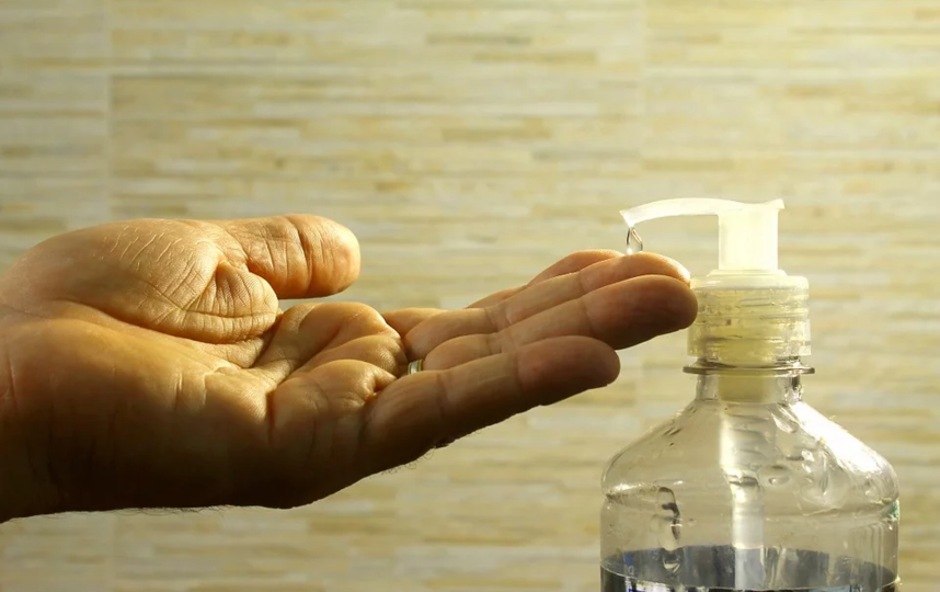 Делаем гель для рук (санитайзер) своими руками из аптечных средств. Фото pixabay.com, "Metro"