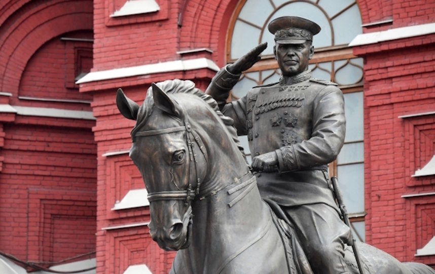 Новый памятник маршалу Жукову на Манежной площади. Фото РИА Новости