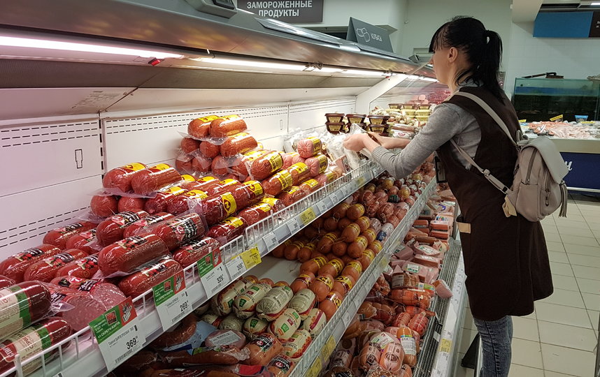 Темп работы сотрудников супермаркетов заметно увеличился, но не всех это огорчает. Фото Василий Кузьмичёнок