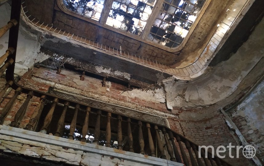 Дача Фаберже может быть утрачена: здание сильно разрушено. Фото КГИОП /kgiop.gov.spb.ru, "Metro"
