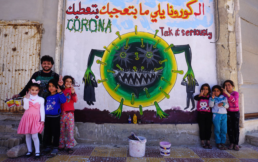 Коронавирус вдохновляет стрит-арт художников. Граффити в Биннише. Фото AFP