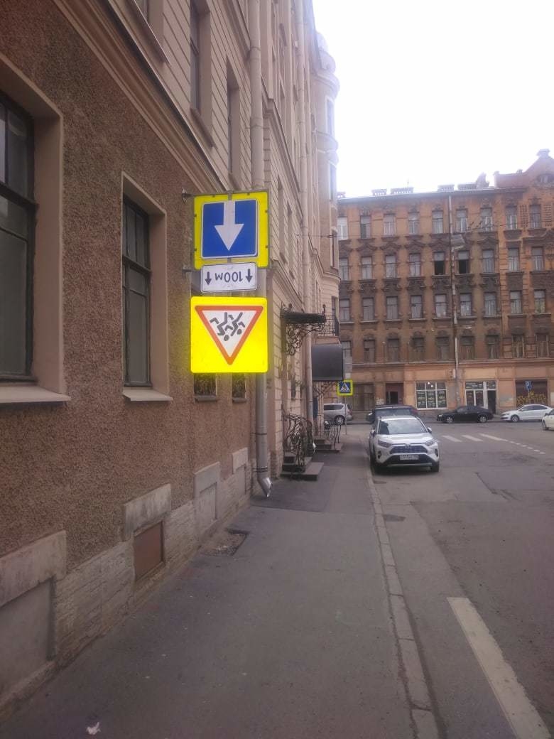 Горожане заметили его 26 марта в Мытнинском переулке. Фото ДТП и ЧП | Санкт-Петербург | Питер Онлайн | СПб, vk.com Горожане заметили его 26 марта в Мытнинском переулке. Фото ДТП и ЧП | Санкт-Петербург | Питер Онлайн | СПб, vk.com