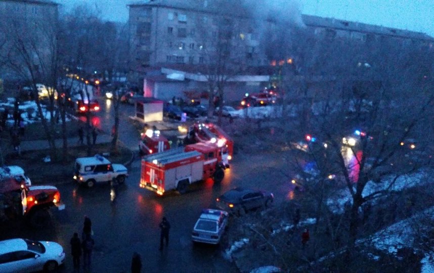 Пожар в пятиэтажке унес жизни двух человек. Фото Адрей Осян, vk.com/magnitkacity