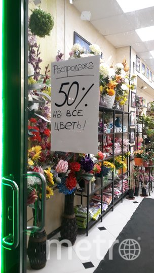 Один из цветочных магазинов Невского района Петербурга. Фото "Metro"