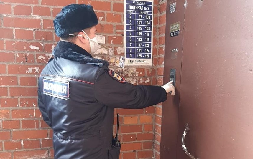 Полиция осуществляет адресную проверку. Фото ГУ МВД РФ по Санкт-Петербургу