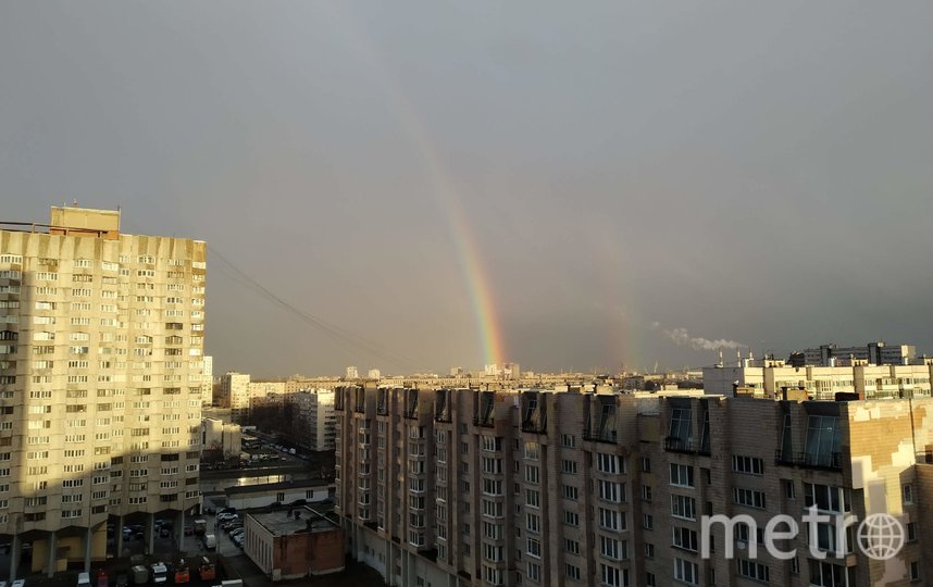 Двойная радуга над Петербургом на Васильевском. Фото "Metro"