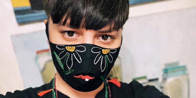 Многоразовая маска из хлопка с декоративной вышивкой Alexander Arutyunov (5000 руб). Многоразовая маска из хлопка с декоративной вышивкой Alexander Arutyunov (5000 руб).