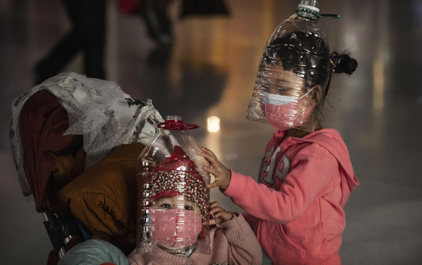 Metro нашло самые яркие самодельные маски и делится ими с вами. Фото Getty
