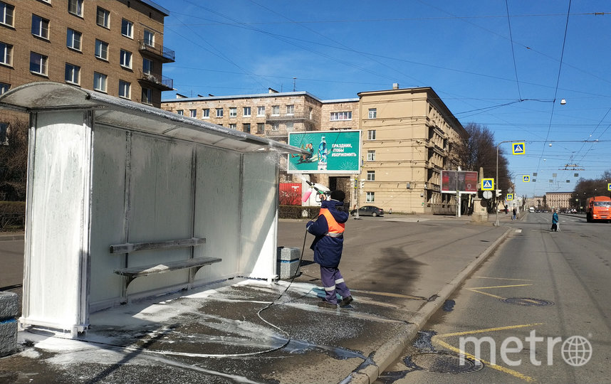 Уборка улиц в Петербурге 10 апреля. Фото gov.spb.ru/gov/otrasl/blago, "Metro"