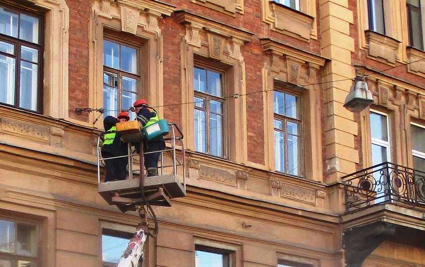 Предприятия, обеспечивающие жизнедеятельность города, не прекращали работу. Фото www.gov.spb.ru