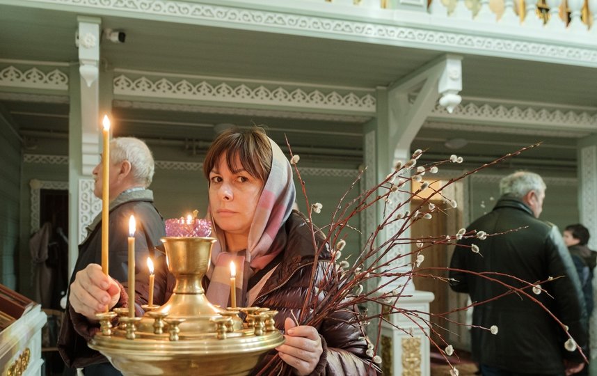 В петербургском храме отмечают Вербное воскресенье. Фото Алена Бобрович