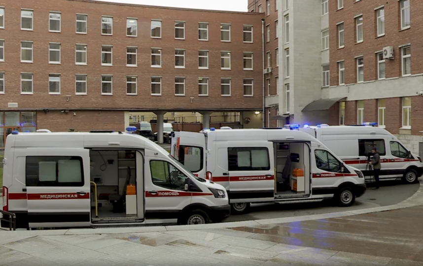 В Ленобласть поступили первые три специализированные машины скорой помощи от банка "Россия". Фото АО "АБ "РОССИЯ", "Metro"