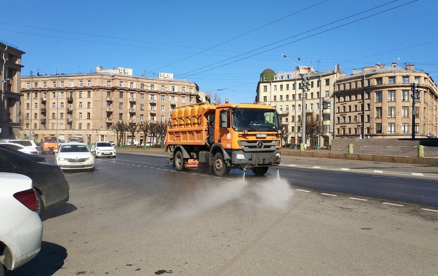 Промышленная улица, уборка 11 апреля. Фото gov.spb.ru/gov/otrasl/blago