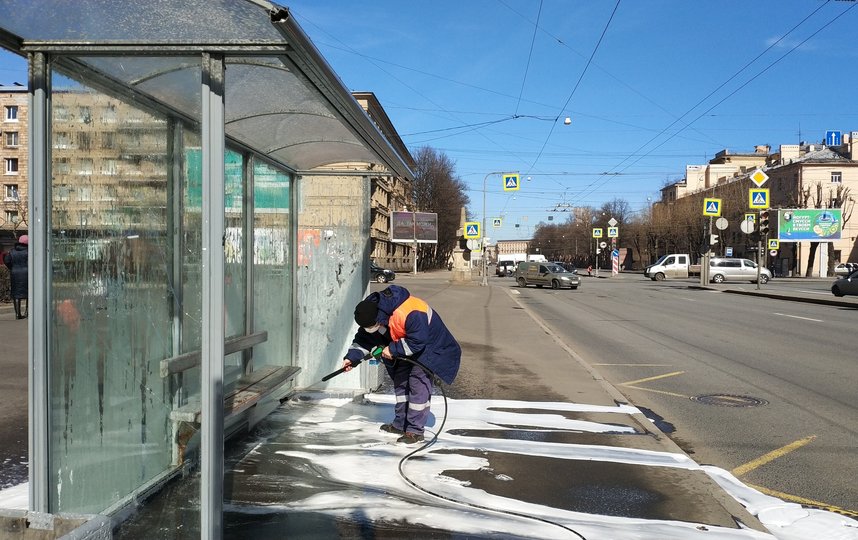 Мытье павильонов на проспекте Стачек. Фото gov.spb.ru/gov/otrasl/blago